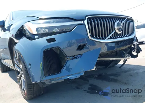 2023 Volvo Xc60 B5 Ultimate Bright Theme z USA, uszkodzony, nr VIN YV4L12DA8P1226720